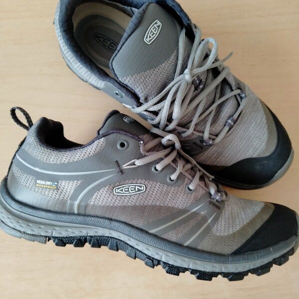 KEEN トレッキングシューズ 24.5