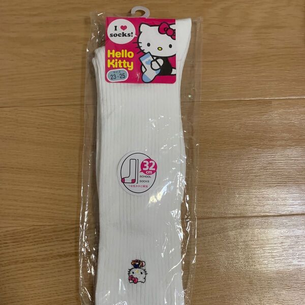 靴下 白 ハローキティ ロングソックス 長さ32cm サイズ23〜25cm