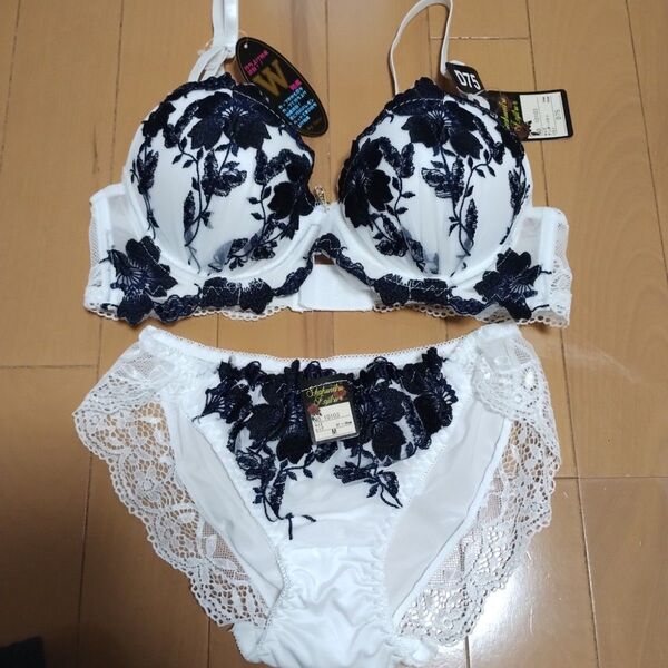 ブラジャー&ショーツセット D75/M ホワイト/ブラック