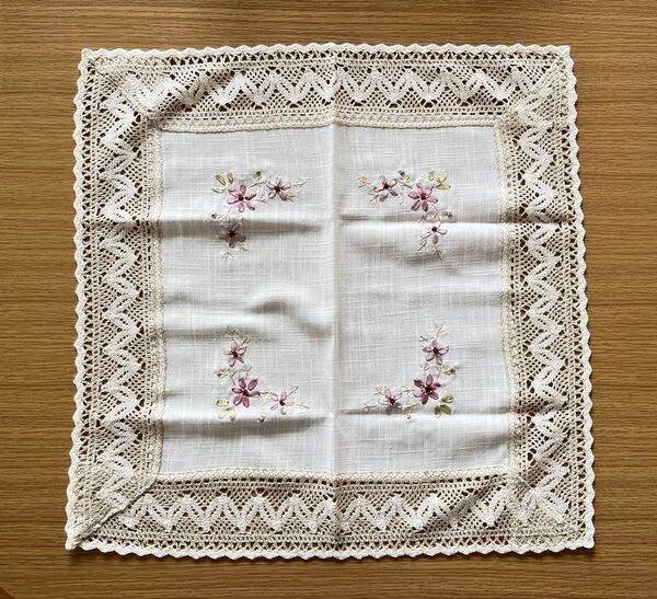 新品 花柄刺繍テーブルセンター テーブルクロス