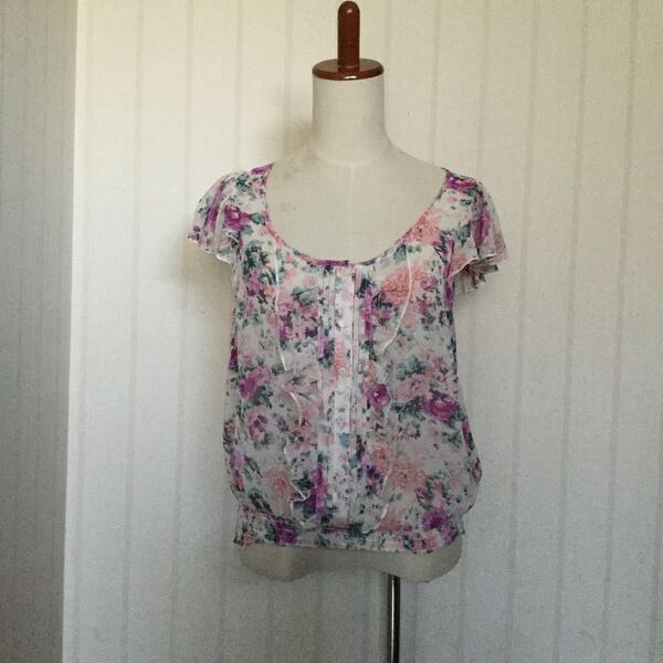★未使用★Forever21総花柄シフォンカットソー★。
