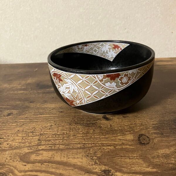 久雅 陶器製 お抹茶茶碗 茶道具 茶碗 抹茶碗 茶器黒地に金彩桜と紅葉 春秋の景色【色】黒/金色