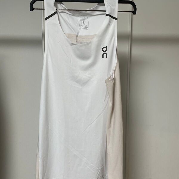 On Performance Tank Sサイズ