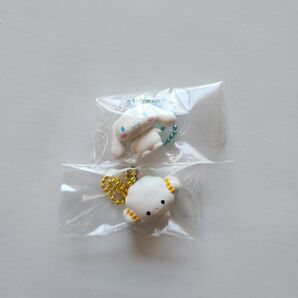 【新品】Sanrio サンリオキャラクターズ マスコット&グミ 2点セット シナモン こぎみゅん キーホルダー 食玩 バンダイ