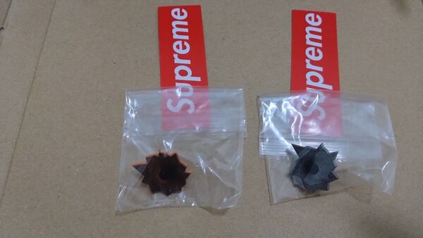 Supreme Bullet Hole Pin Nate Lowman Orange Black 2個セット 弾丸 日本限定