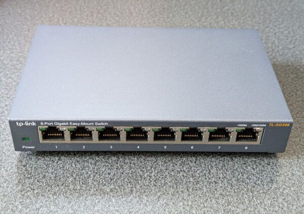 TP-Link 8ポート ギガビットスイッチ TL-SG508