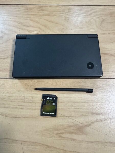 ニンテンドーDSi 本体 4GB SDカード付き 0527-6