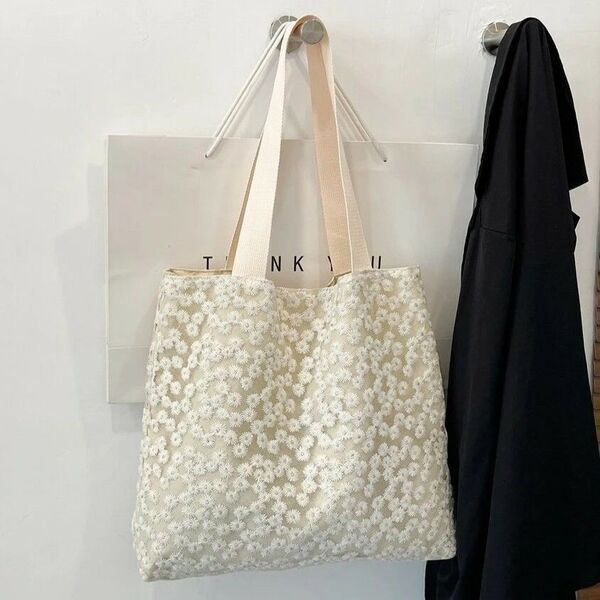 フローラ ル刺繍入り ショッパーバッグ 花柄 シンプル トートバッグ カジュアル お洒落 ホワイト 白685811