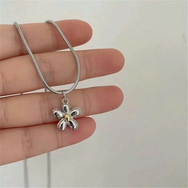 韓国 クールフラワー ペンダント ネックレス レディース ステンレス ジュエリー 可愛い シルバー アクセサリー88506