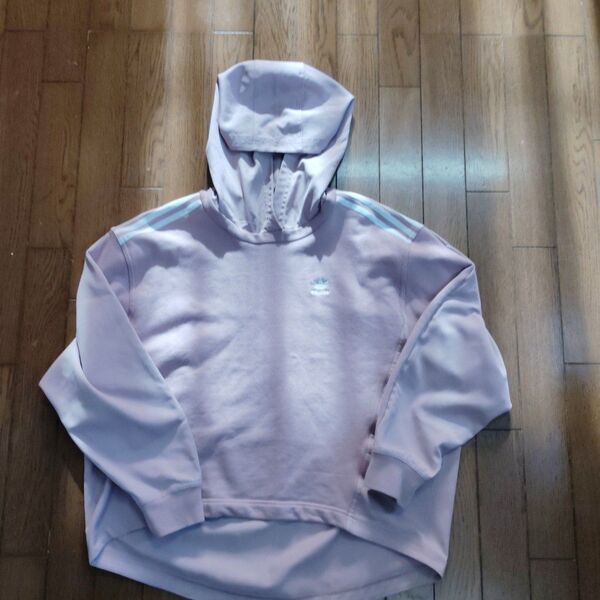 adidas ショート丈パーカー ピンク