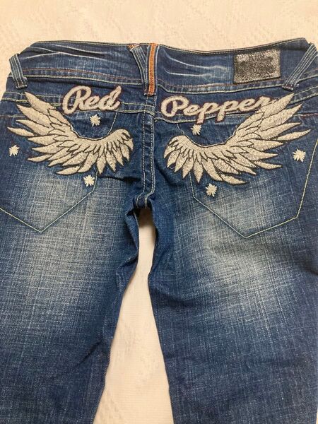 Red Pepper 刺繍入りデニムフレアパンツ