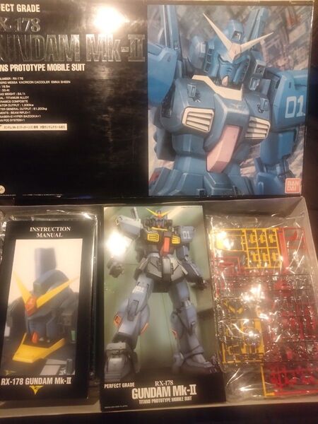 RX-178 ガンダム Mk-II パーフェクトグレード ティターンズ 未組立