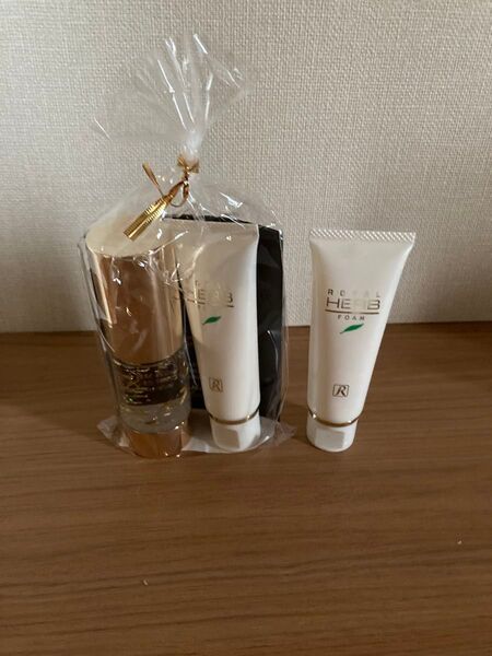 ロイヤル化粧品アメニティセット