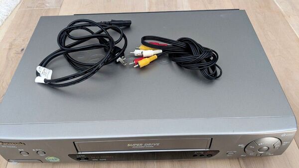 VHSビデオデッキ パナソニック NV-H220G