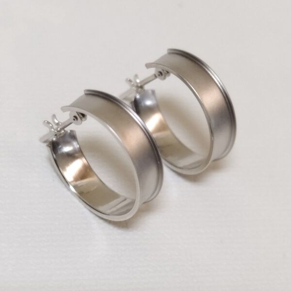 K10WG 艶消しフープピアス マット