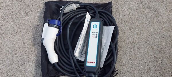 6WX0A 200V 15A 充電ケーブル リーフなど