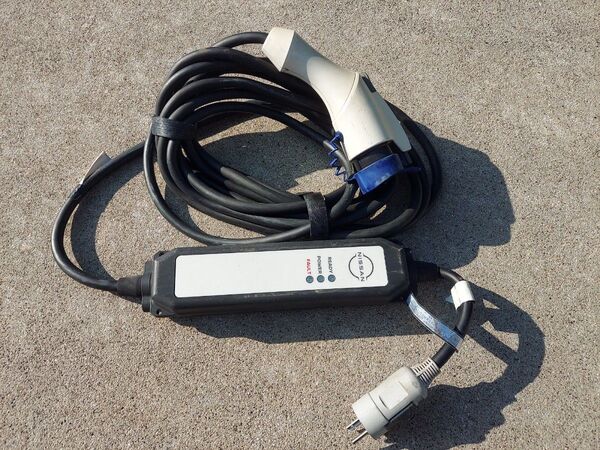 6WX0A 200V 15A 充電ケーブル リーフなど サクラ