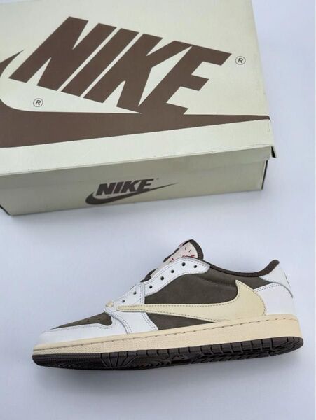 Travis Scott Nike Air Jordanトラヴィス リバースモカ