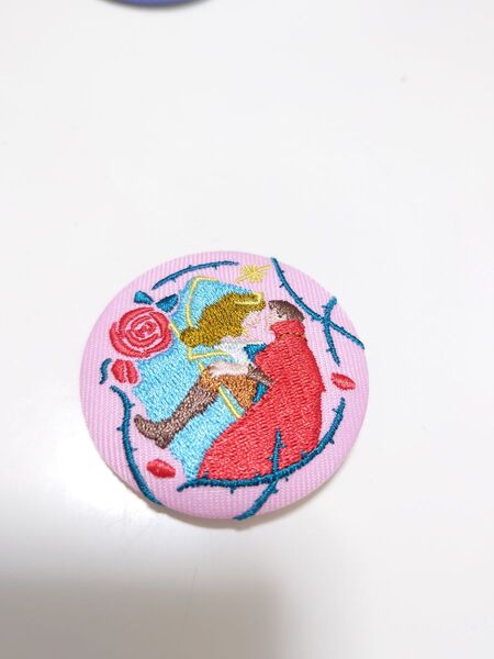 ディズニー 刺繍缶バッチ