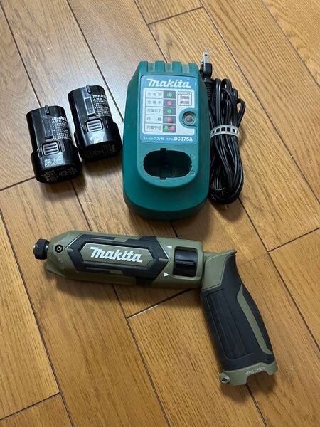 中古品 マキタ バッテリー2個付 TD022D ペンインパクトドライバ 充電器 DC07SA makita