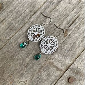 レースとゆれるしずくピアスorイヤリング(クリスタルグリーン)