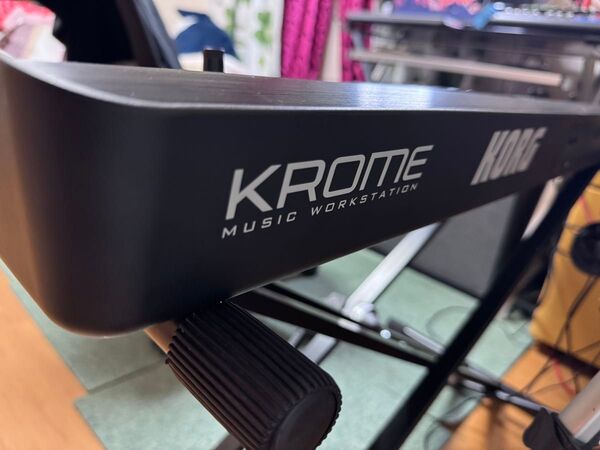 KORG KROME 61 MUSIC WORKSTATION シンセサイザー