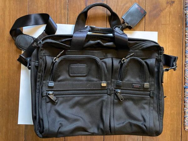 Tumi ビジネスバック 中古品 トゥミ 黒 ブラック ショルダーバッグ