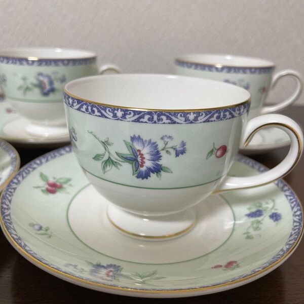ウェッジウッド Wedgwood メド-フィ-ルド ティーカップ コーヒー カップ& ソーサー ボーンチャイナ 4客