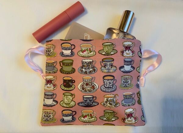 【ハンドメイド】紅茶柄の巾着 かわいい、ポーチ、ピンク、入園、入学、ティーカップ