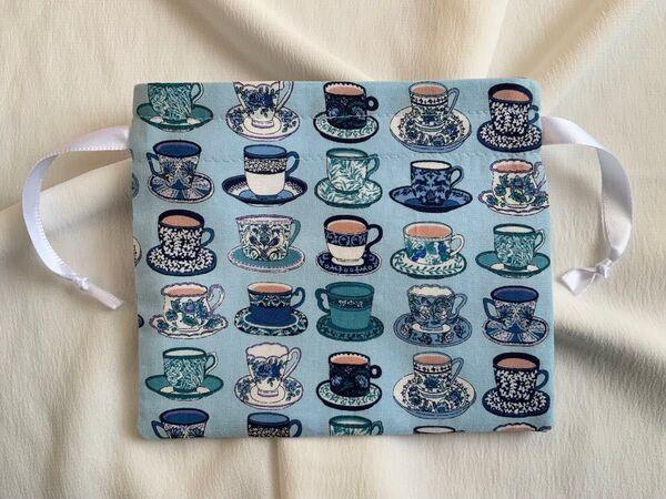 【ハンドメイド】紅茶柄の巾着 かわいい、ポーチ、入園、入学、ブルー、ティーカップ