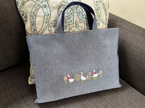 レッスンバッグ・サブバッグ 可愛いガチョウの刺繍入り〜handmade〜