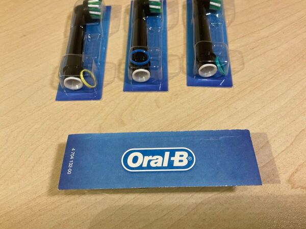 【未使用品】Oral-B 替えブラシ 4個セット ブラック 《早い者勝ち》