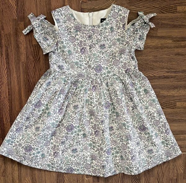 BeBe ワンピース 半袖ワンピース 花柄