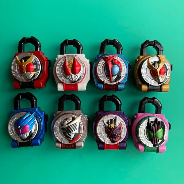 仮面ライダー鎧武 ロックシード8個 バンダイ