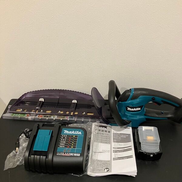 マキタ(Makita) 360ミリ充電式生垣バリカン 18V3Ah バッテリ・充電器付 MUH367DSF 青