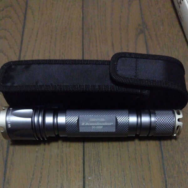 GENTOS Dominator DC-205F 懐中電灯 LEDライト