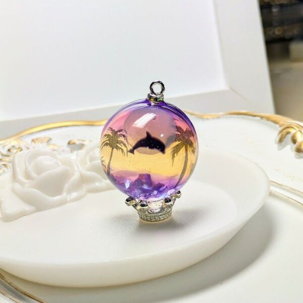 海とイルカのレジンネックレス ハンドメイド球体型ペンダントヘッド、チャーム(2cm×2cm、おまとめ購入可)