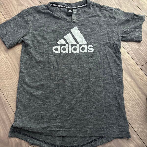 adidas 半袖Tシャツ 130センチ
