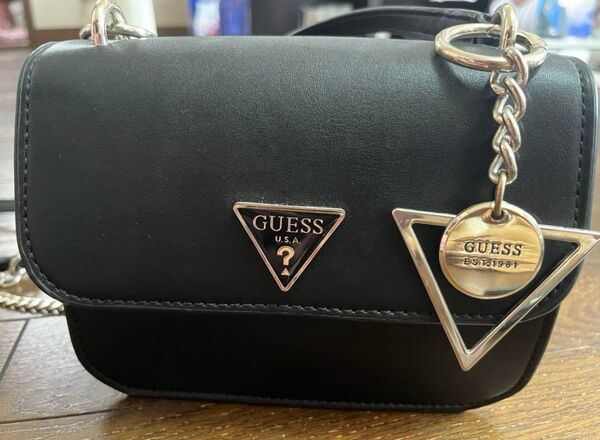 GUESS ブラック ショルダーバッグ