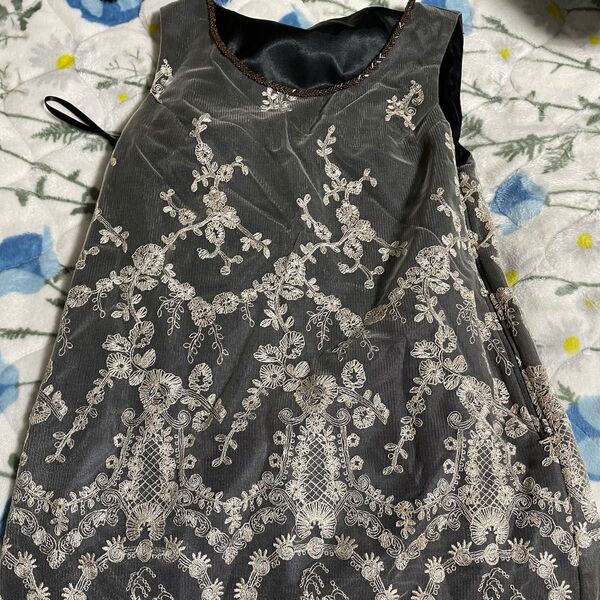 刺繍入りノースリーブロングワンピース 38