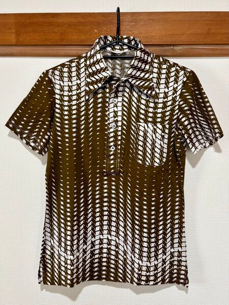 メンズ 昭和 レトロ シャツ 半袖 M 焦茶系 柄シャツ 半袖ポロシャツ Used ヴィンテージ ブラウン 古着 ポリシャツ