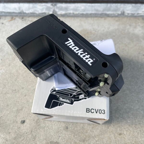 マキタ バッテリコンバータ BCV03 18V2本を36Vに変換