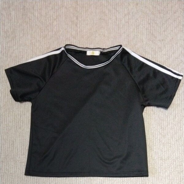 ショート丈Tシャツ 黒 白ライン入り スポーツウェア