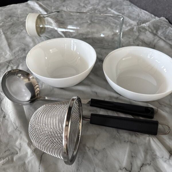ウォーターピッチャー 味噌こし お玉 白いボウル皿(サイズ違い) キッチン用品セット