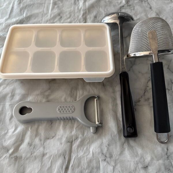キッチン用品4点セット 3COINSシリコン冷凍作り置きトレー お玉 味噌こし ピーラー