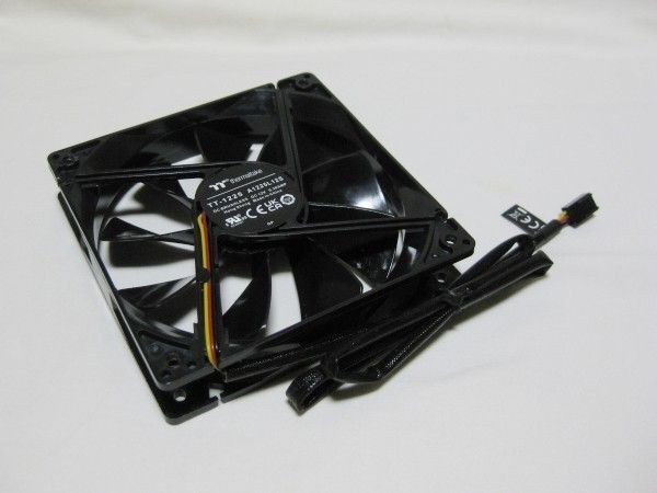 ケースファン 12cm thermaltake TT-1225 A1225L12S