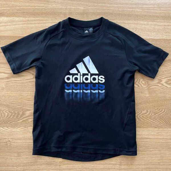 adidas アディダス Tシャツ140cm 黒 青ロゴ
