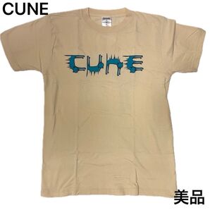 cune 『希少デザイン』 ロゴ 猫 プリント Tシャツ 半袖 M ベージュ 両目プリント 美品 キューン