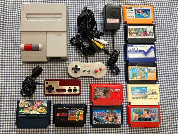 ニューファミコン HVC-101 本体 AVケーブル ACアダプター 純正コントローラー 各1個 おまけのソフト10本