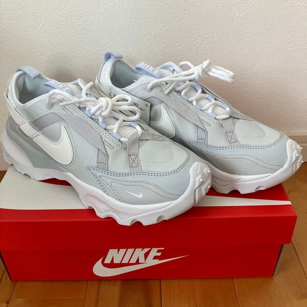 ナイキ NIKE TC7900 26㎝ 新品 ローカットスニーカー